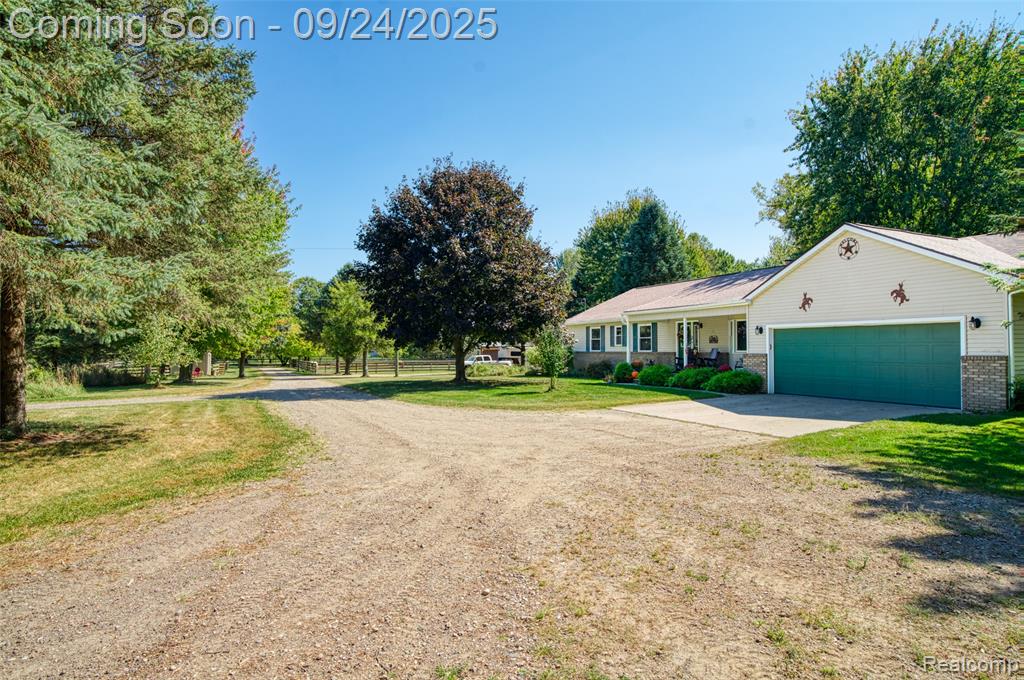 9511 W Allen Road, Fowlerville, MI 48836 — Photo 2
