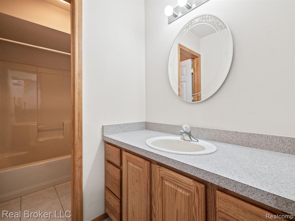 7265 Wood Pointe Drive, Almont, MI 48003 — Photo 11