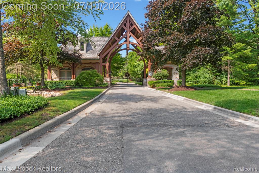 10464 Stoney Point Drive, South Lyon, MI 48178 — Photo 65