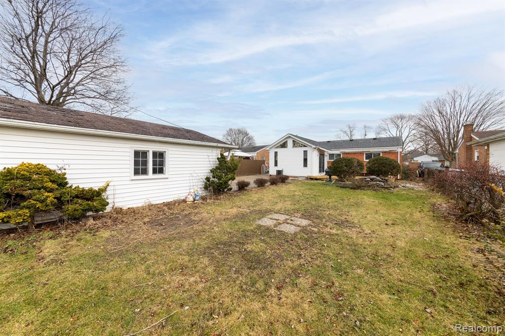 8374 MAYFAIR Street, Taylor, MI 48180 — Photo 28