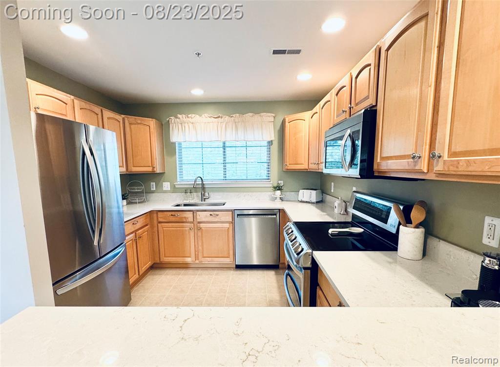 16976 Farmington Rd Road, 19, Livonia, MI 48154 — Photo 8