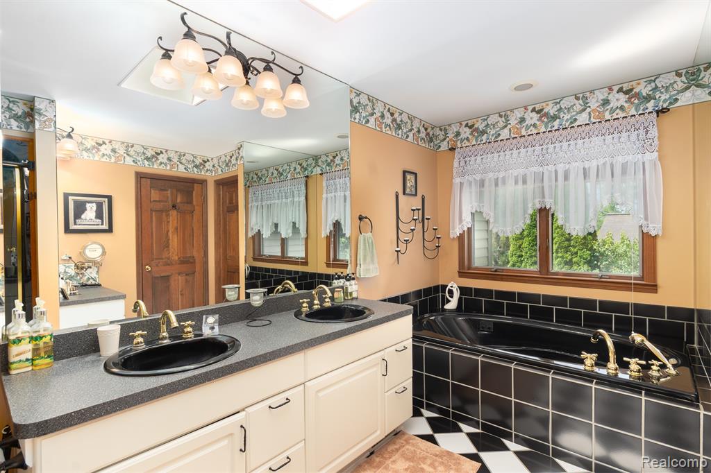 6939 West Ridge Drive, Brighton, MI 48116 — Photo 40