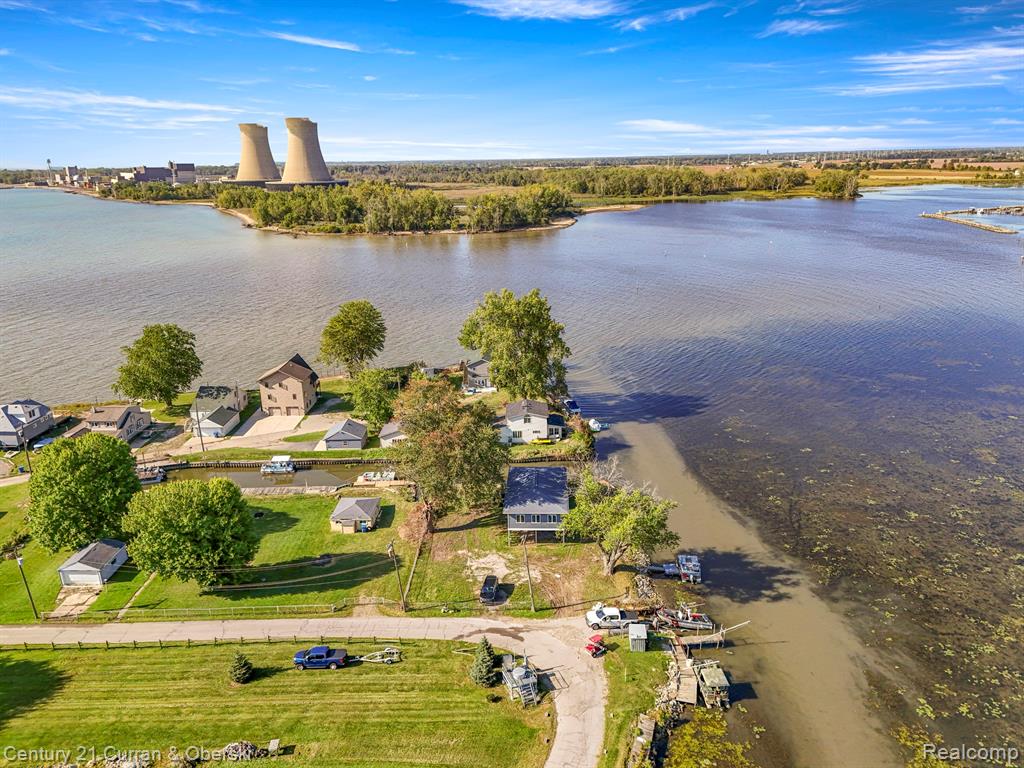 6809 Lakeshore Drive, Newport, MI 48166 — Photo 51