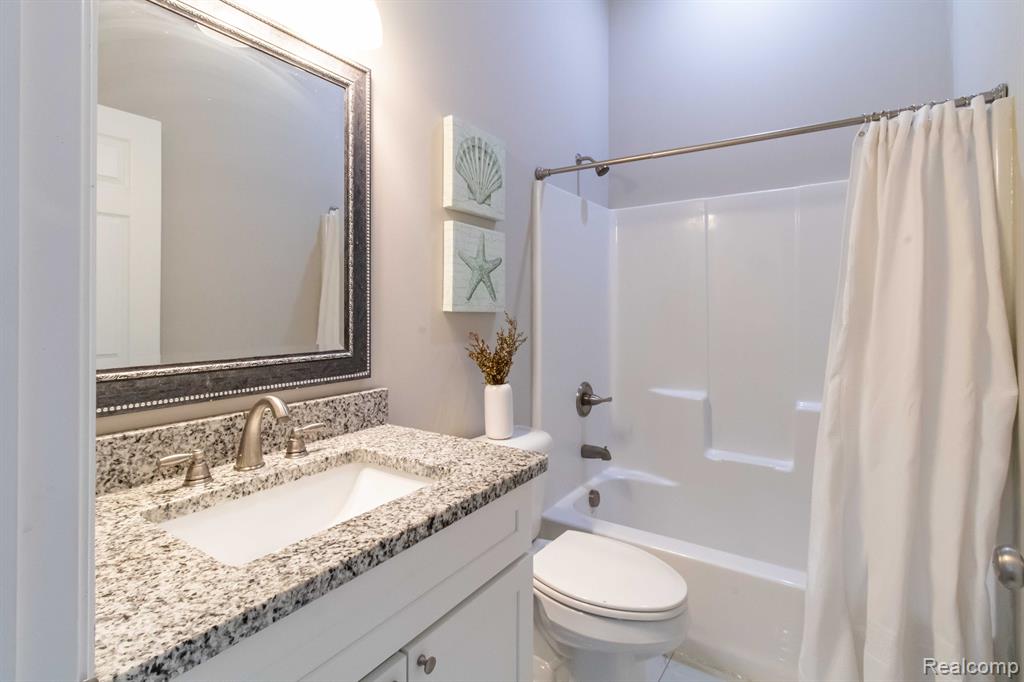 7788 YORKSHIRE Drive, Almont, MI 48003 — Photo 34