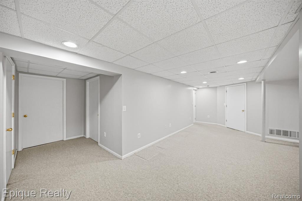 919 Rikki Ann Court, Wixom, MI 48393 — Photo 18