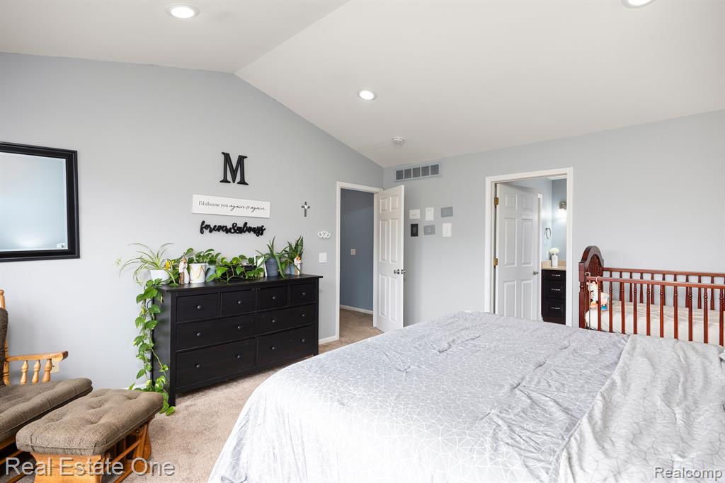 7737 TURRILLIUM Lane, Waterford, MI 48327 — Photo 16
