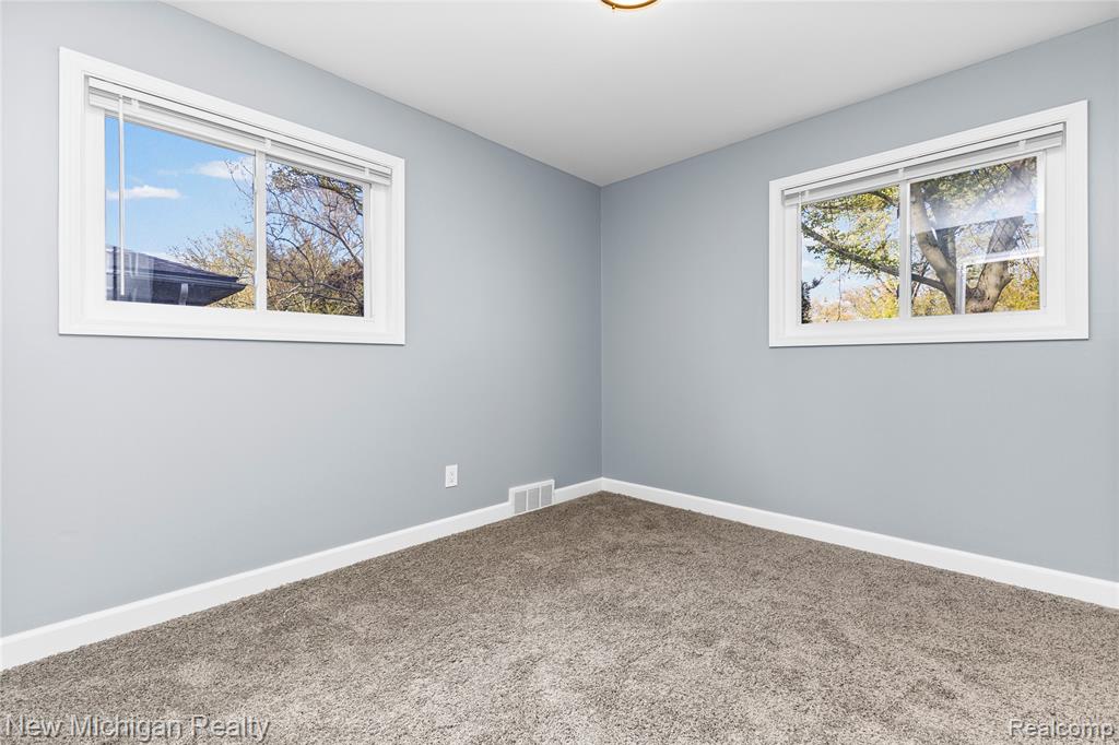 21901 Harding Street, Oak Park, MI 48237 — Photo 33