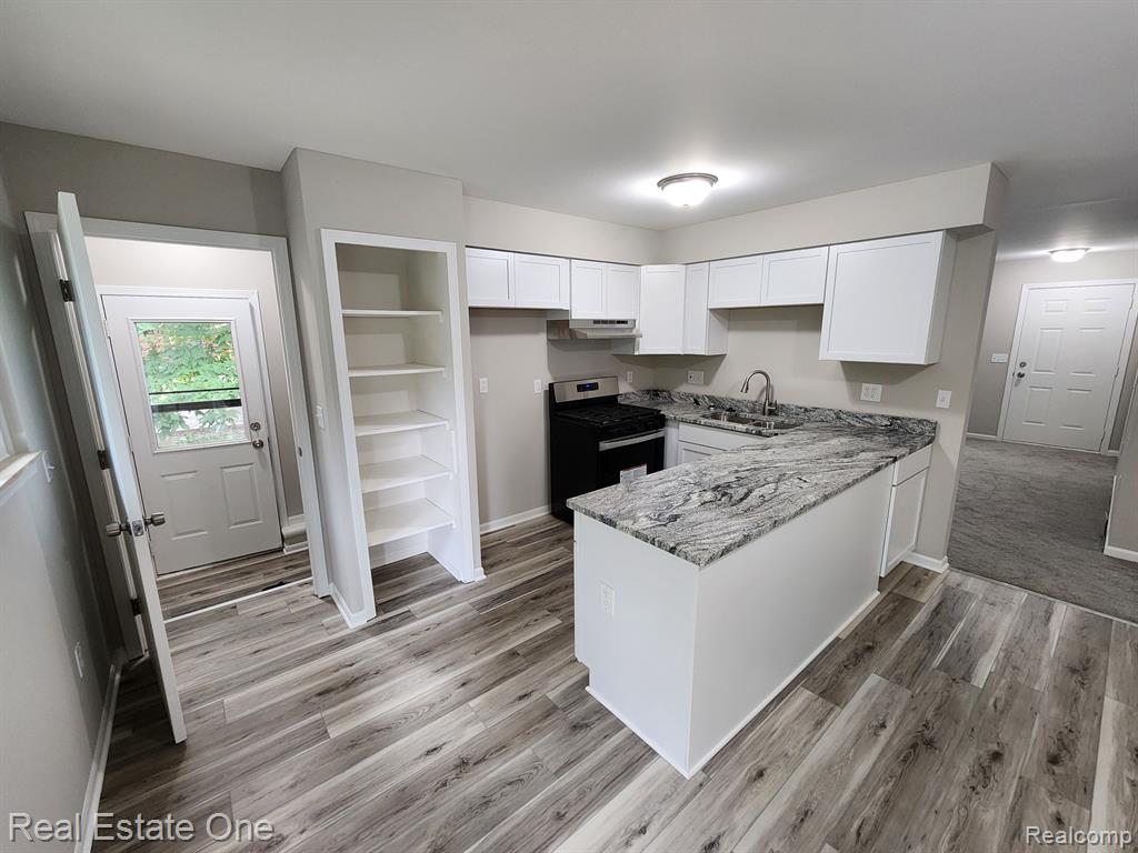 700 W GARDENIA Avenue, Madison Heights, MI 48071 — Photo 13