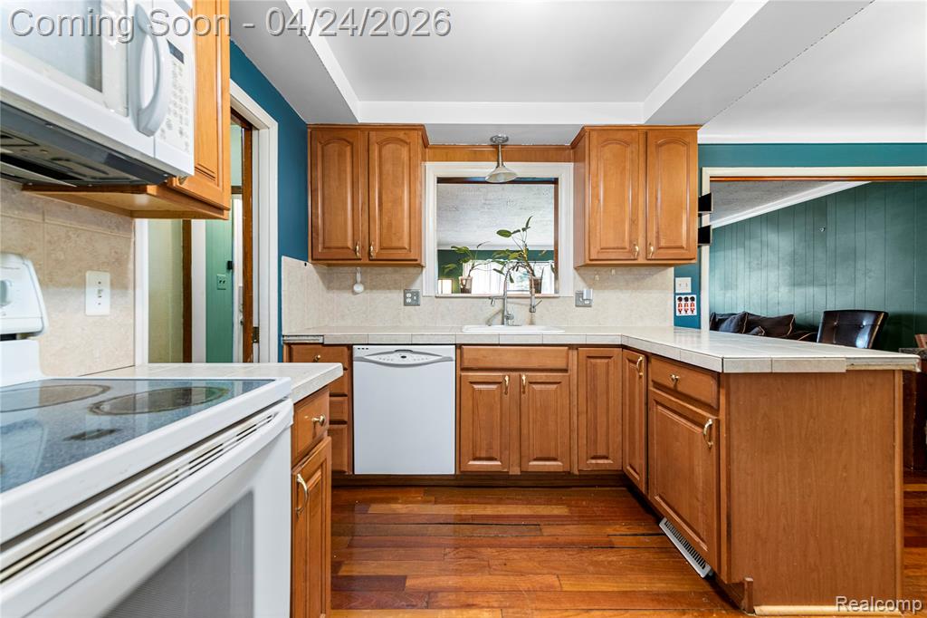 24861 Almond Avenue, Eastpointe, MI 48021 — Photo 22