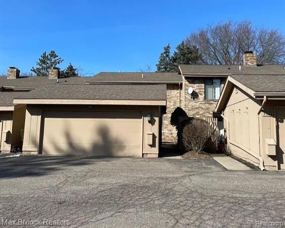 7338 Creek View Court, West Bloomfield, MI — Photo 24