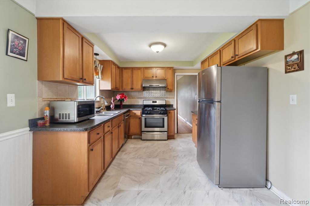 8586 Helen, Center Line, MI 48015 — Photo 5