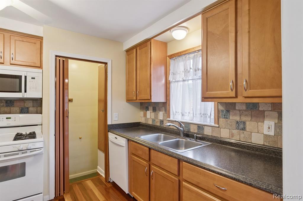 7868 Robinson Avenue, Allen Park, MI 48101 — Photo 10