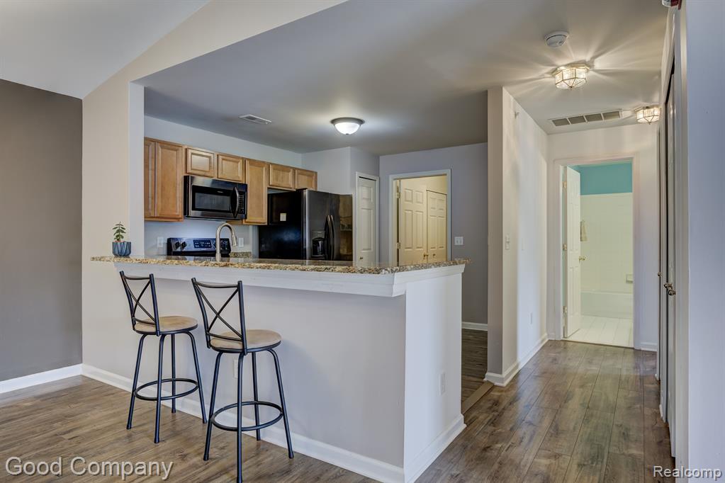 29567 NOTTINGHAM Circle, Livonia, MI 48152 — Photo 12