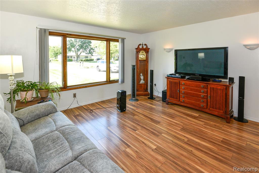 47940 Mallard Drive, Chesterfield, MI 48047 — Photo 44