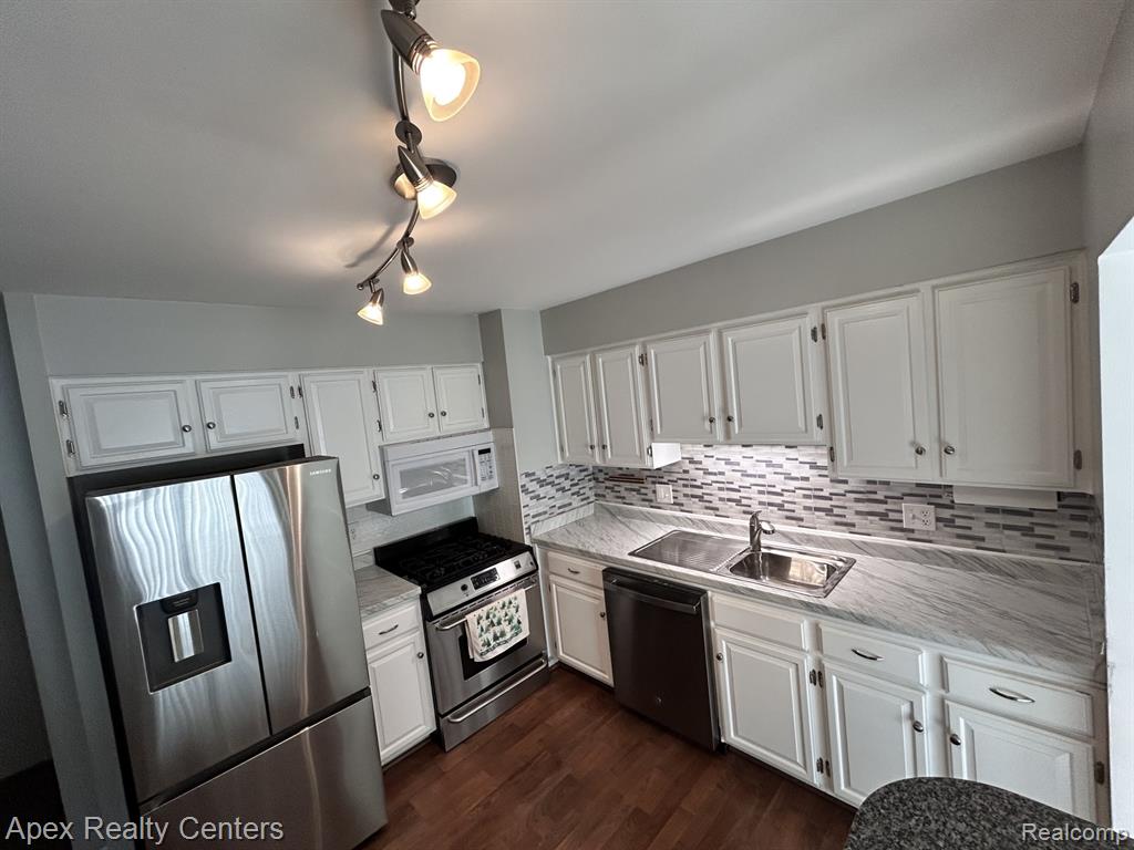 41682 Bedford Drive, Canton, MI 48187 — Photo 16