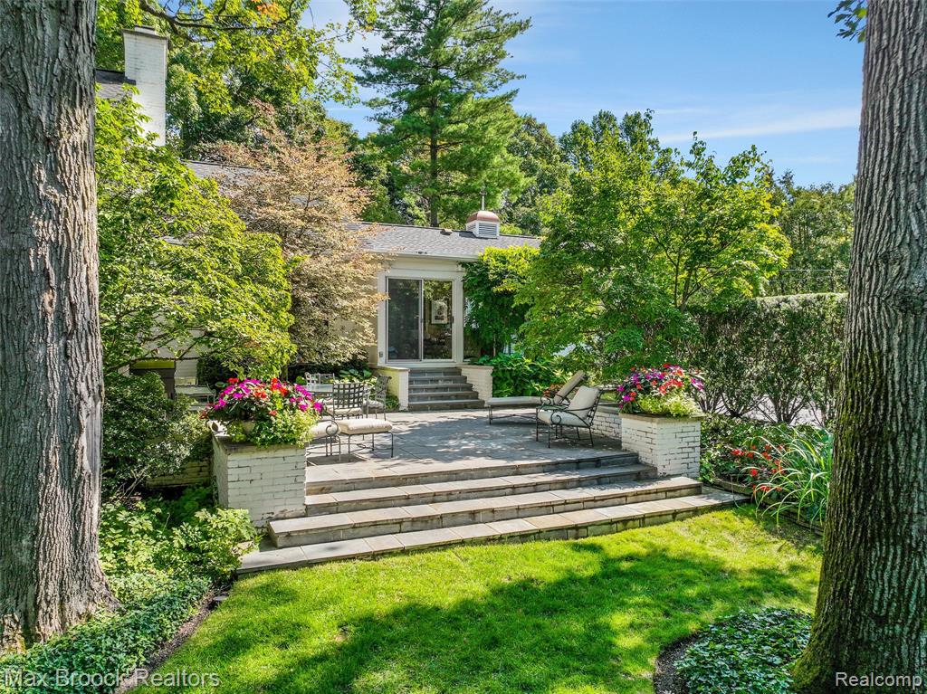 919 W Glengarry Circle, Bloomfield Hills, MI 48301 — Photo 57