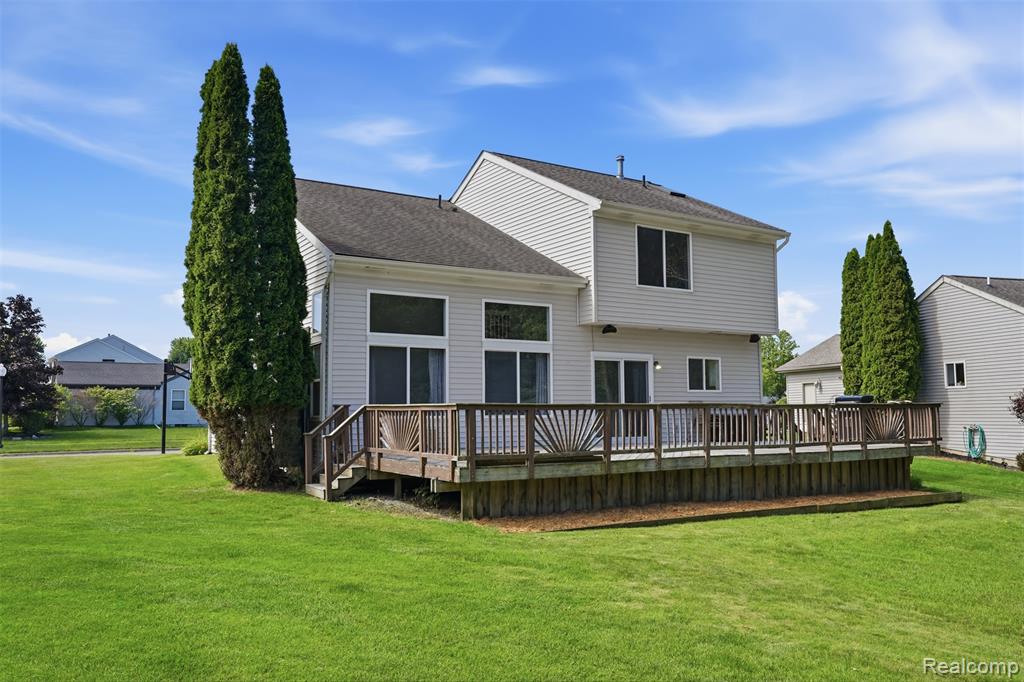 1099 Carriage Hill Drive, Fenton, MI 48430 — Photo 34