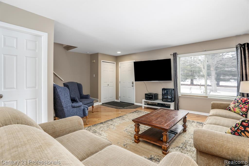 9077 BAVARIAN Court, Clarkston, MI 48348 — Photo 11