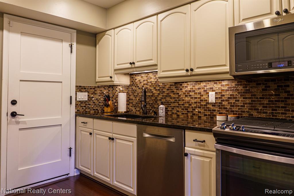 1756 Brentwood Drive, Troy, MI 48098 — Photo 10