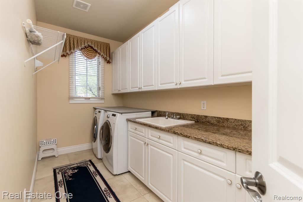 18090 Peninsula Way, Northville, MI 48168 — Photo 47