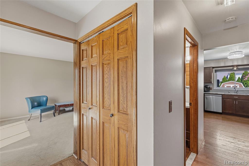 25030 Balsam Drive, Flat Rock, MI 48134 — Photo 6