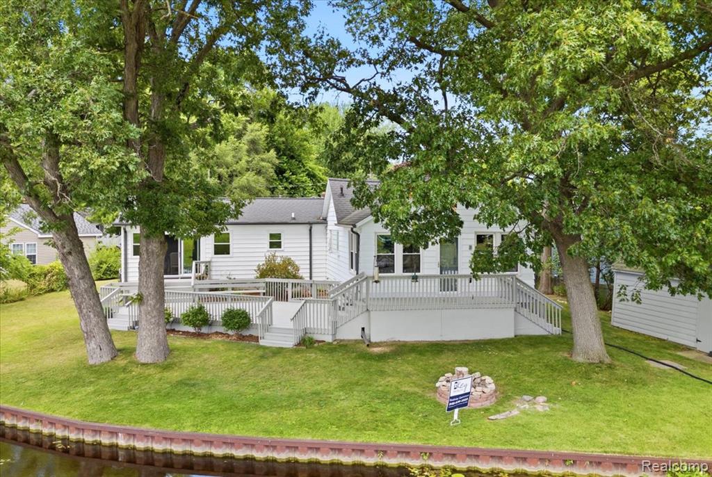 845 S Lakeside Drive, Michigan Center, MI 49254