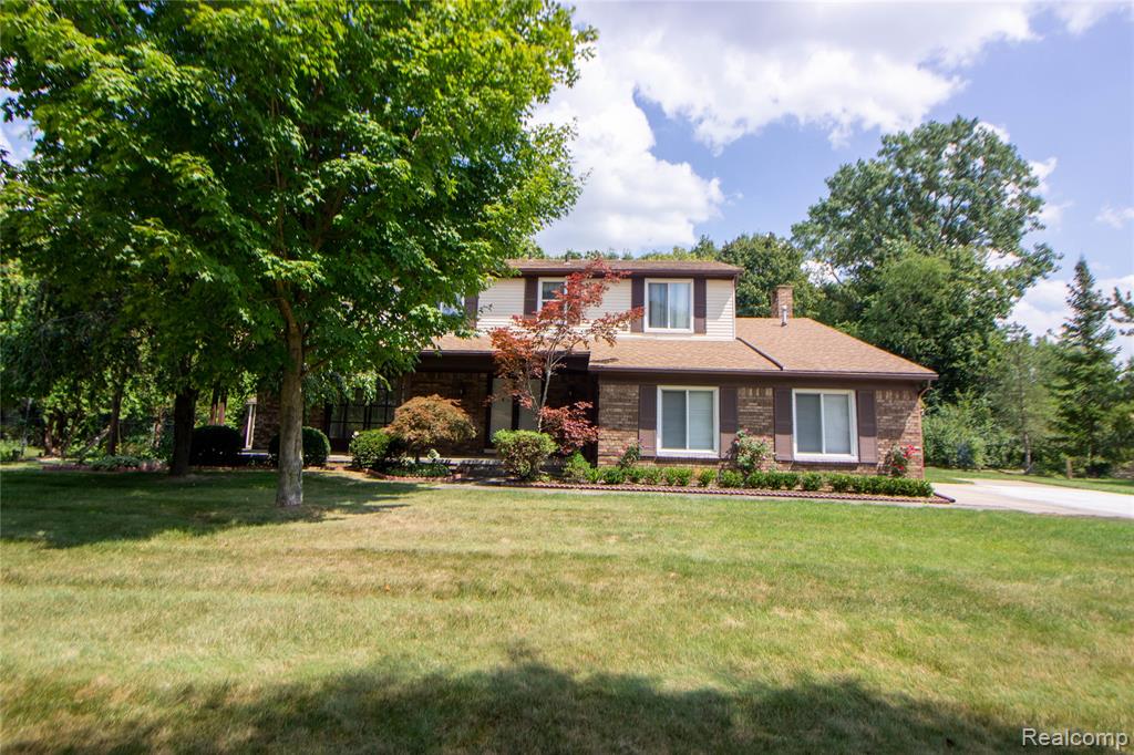 5502 Whitehaven Drive, Troy, MI 48085 — front exterior