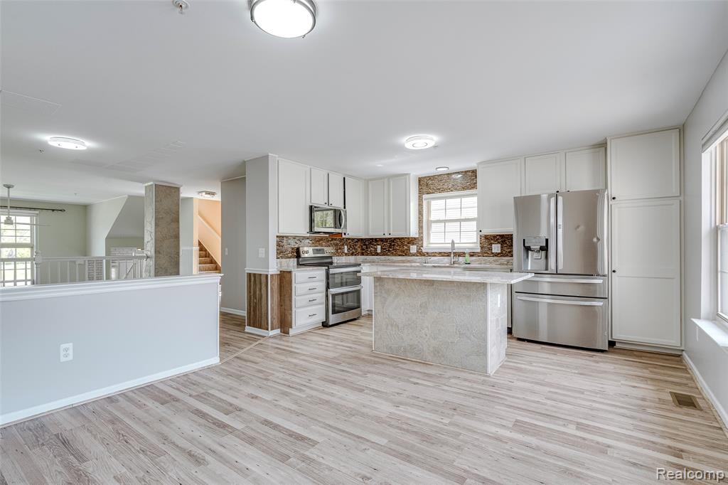 454 Old Pine Way, Walled Lake, MI 48390 — Photo 16