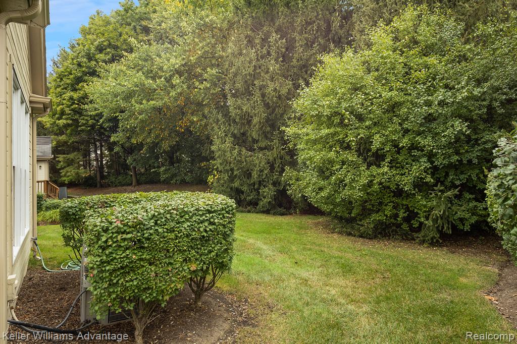 39542 VILLAGE RUN Drive, Northville, MI 48168 — Photo 27
