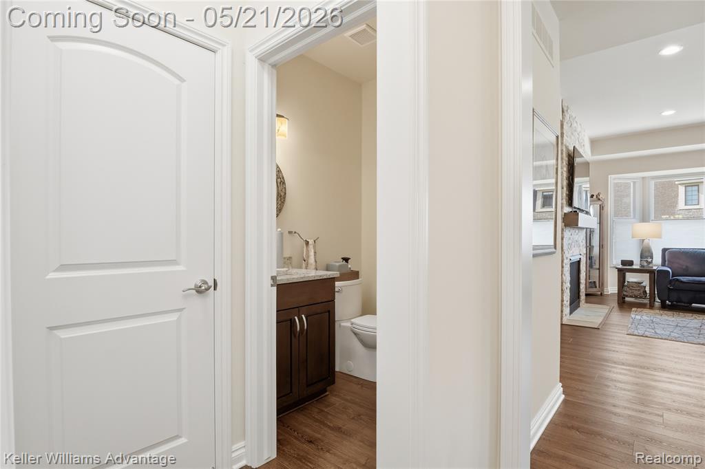 37125 White Tail Court, Farmington, MI 48335 — Photo 32