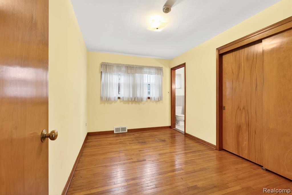 8300 Kinmore Street, Dearborn Heights, MI 48127 — Photo 17
