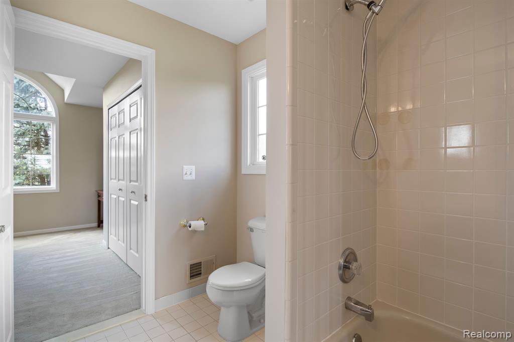 8950 WOODLORE SOUTH Drive, Plymouth, MI 48170 — Photo 31