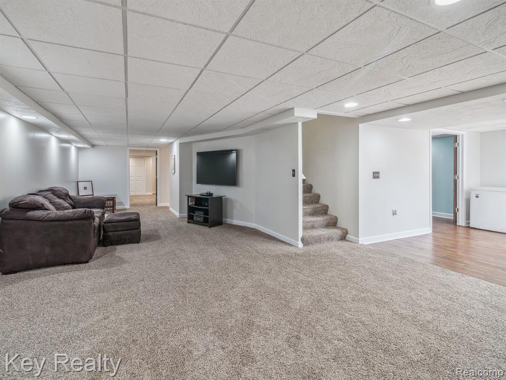 50424 LIVINGSTON Drive, Northville, MI 48168 — Photo 28