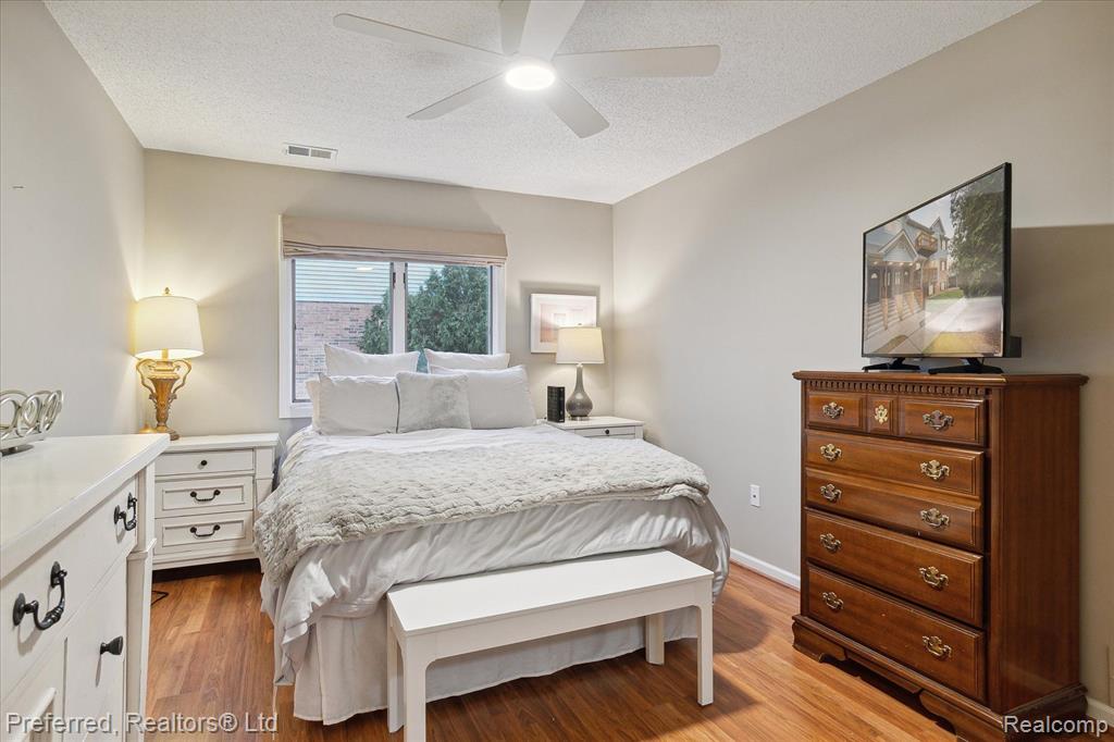 262 PINEWOOD Drive, Plymouth, MI 48170 — Photo 22