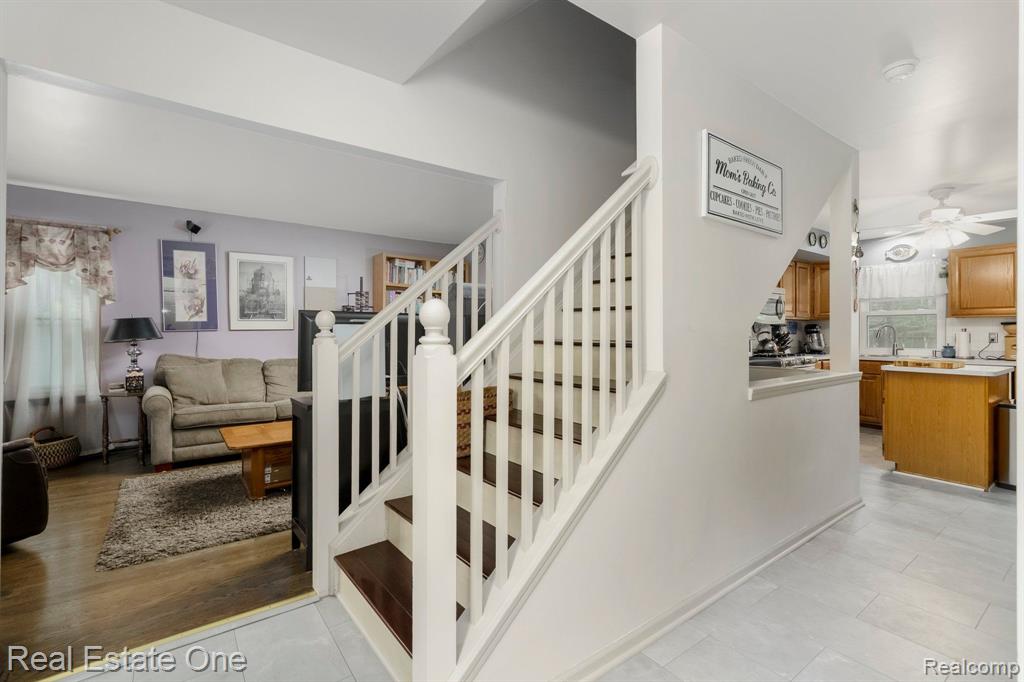 4067 HIGHVIEW, Waterford, MI 48329 — Photo 11