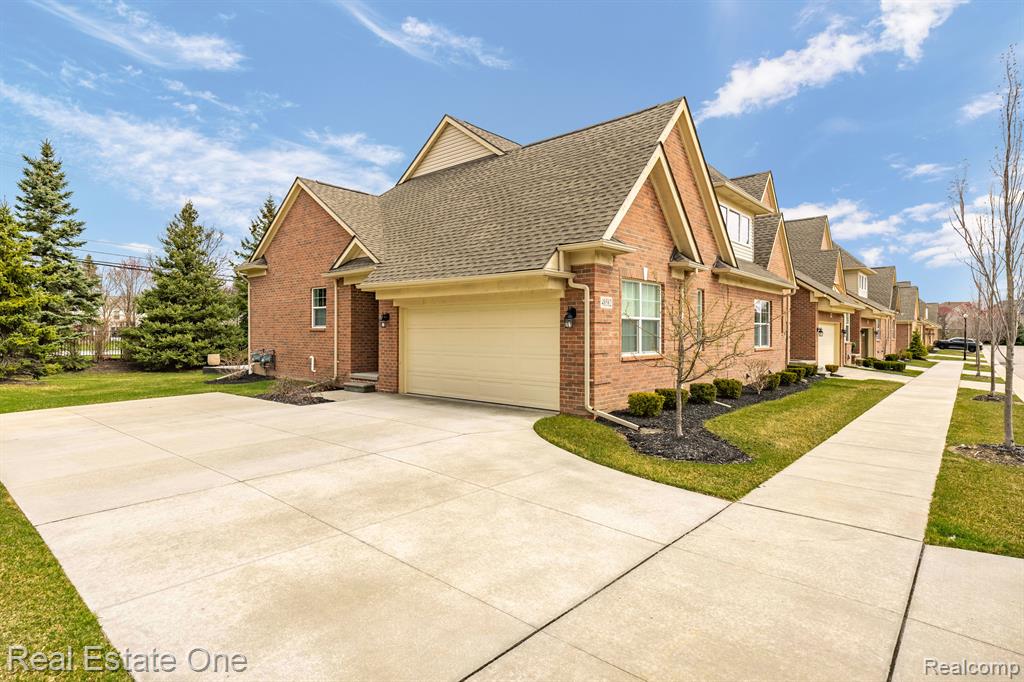 48582 EASTBRIDGE Drive, Canton, MI 48188 — Photo 37