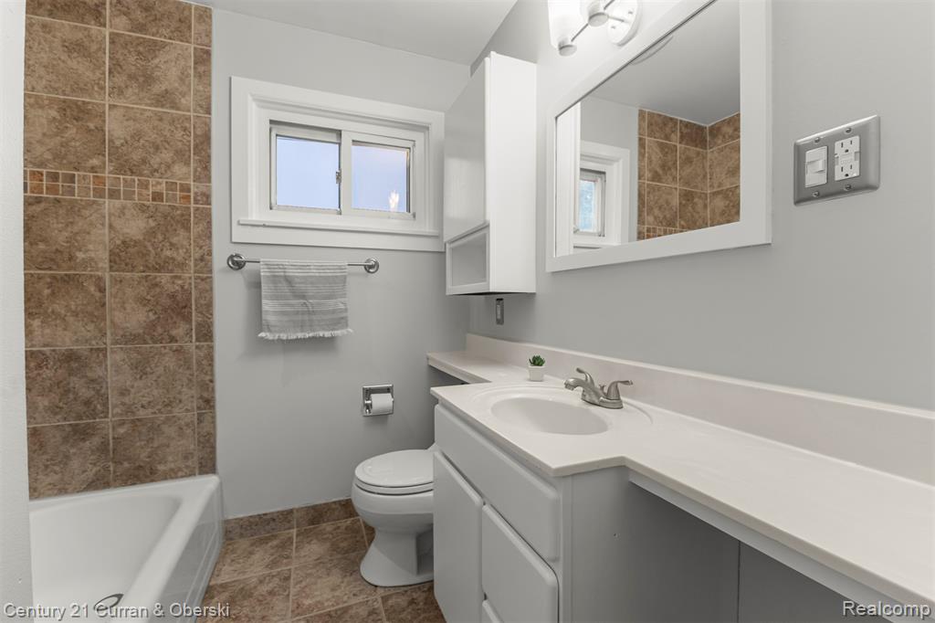 435 Champaign Road, Lincoln Park, MI 48146 — Photo 9