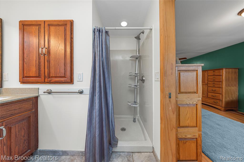 6335 Thorneycroft Drive, Shelby Twp, MI 48316 — Photo 32