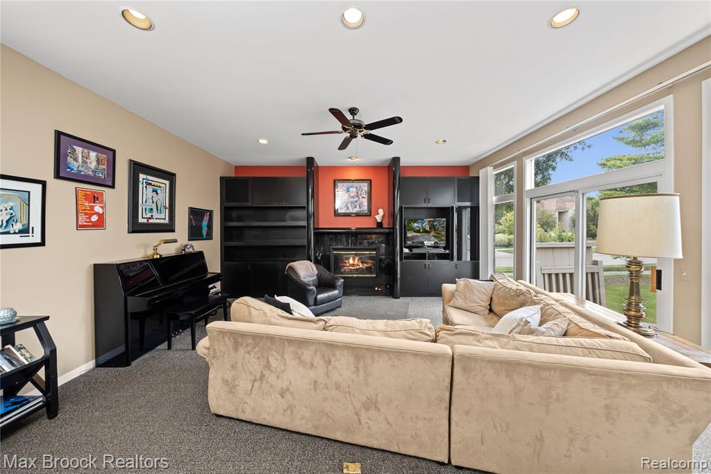 6684 Stonebridge E, West Bloomfield, MI — Photo 23