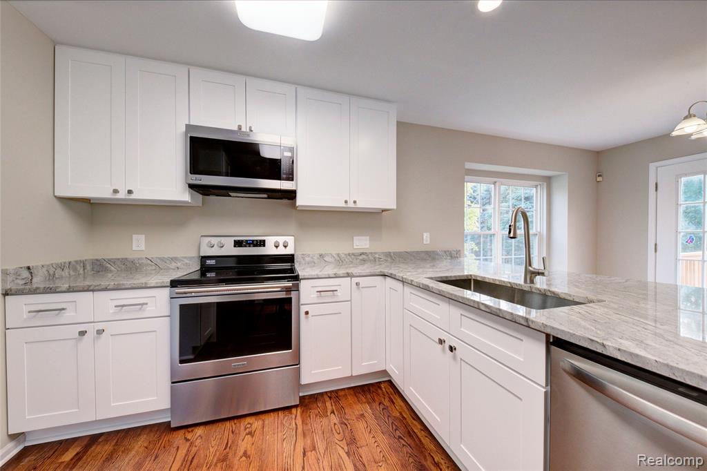 4269 Warrington Drive, Wixom, MI 48393 — Photo 9