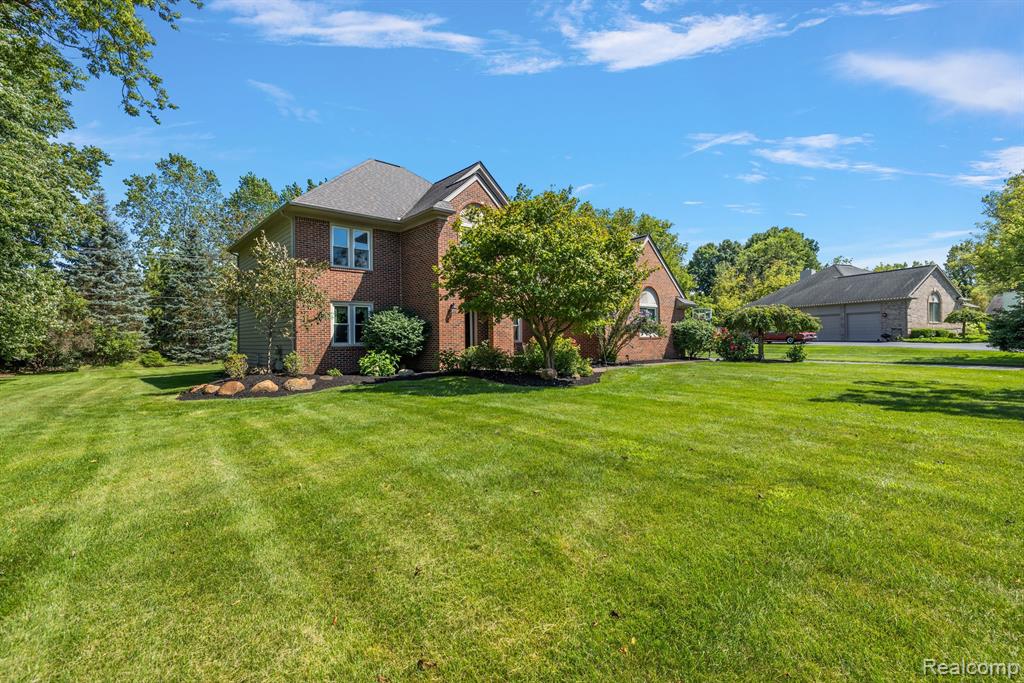 10161 LONGFORD Drive, South Lyon, MI 48178 — Photo 3