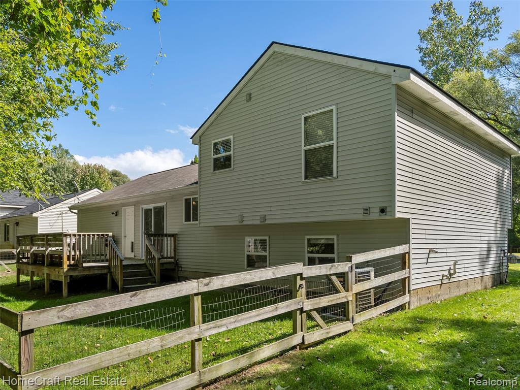 5930 FORESTAL Drive, Waterford, MI 48327 — Photo 33