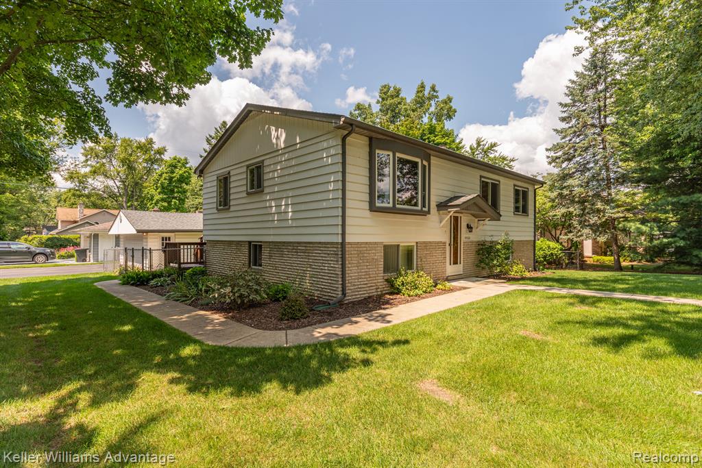 4460 Welland Drive, West Bloomfield, MI 48323 — Photo 2