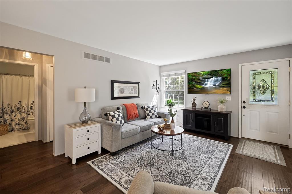 375 Neptune Drive, Walled Lake, MI 48390 — Photo 10
