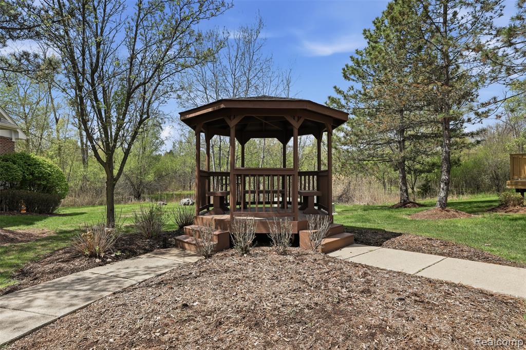 4368 Gateway Circle, West Bloomfield, MI — Photo 47