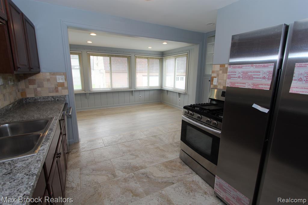 506 N NEWBURGH Road, Westland, MI — Photo 13