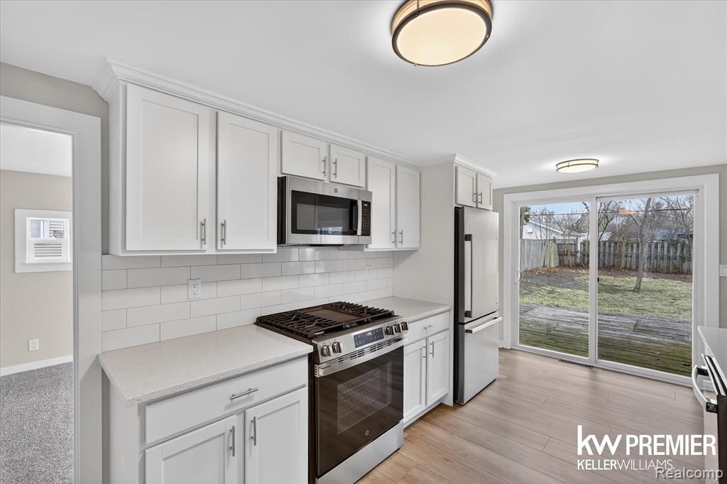5658 Crescent Road, Waterford, MI 48327 — Photo 8