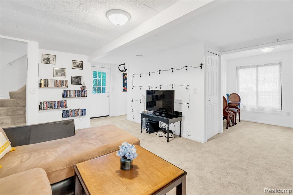 3033 Moss Street, Keego Harbor, MI 48320 — Photo 10