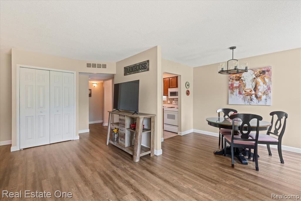 5291 Highland Road, 104, Waterford, MI 48327 — Photo 15