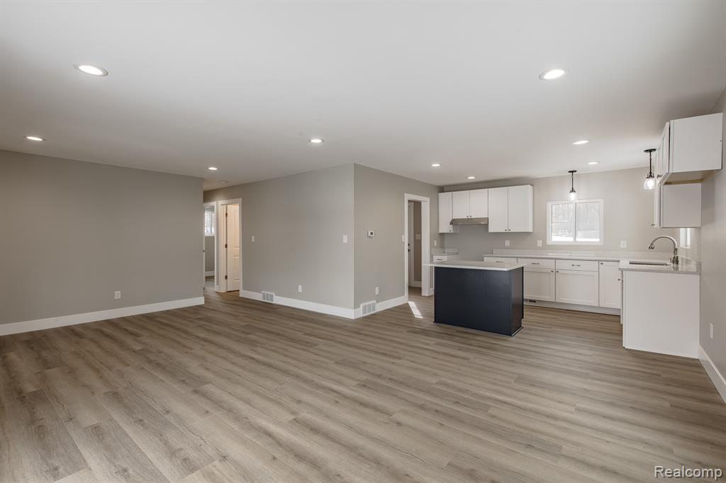 1998 Lakeview Drive, Lapeer, MI 48446 — Photo 12